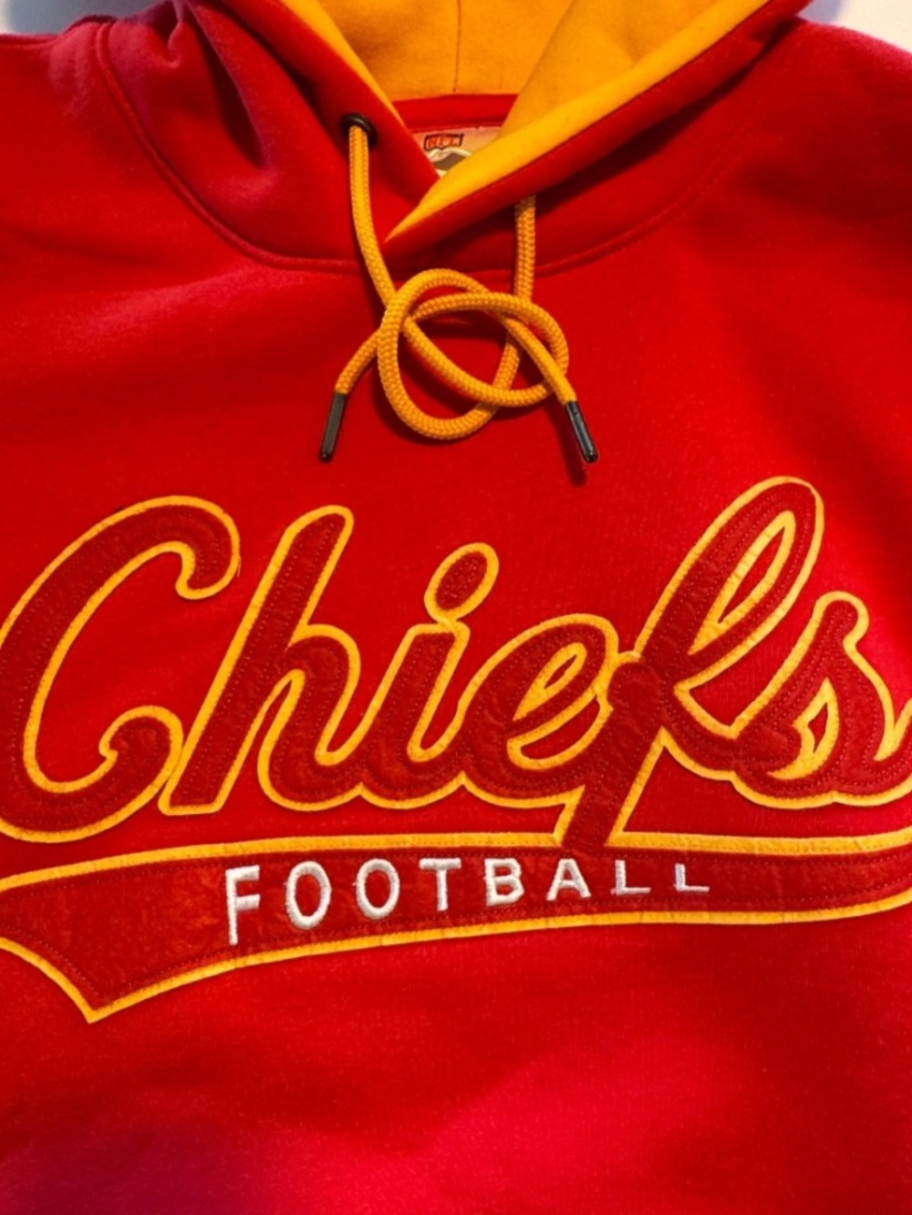 NEW Kansas City Chiefs Hoodie Men’s MEDIUM - NFL Branded Team Apparel Red Yellow